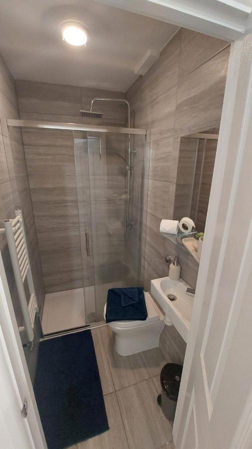 Double En-Suite Room Available In 3 Bed Apt Лондон Екстериор снимка